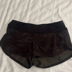 Camo lulu shorts